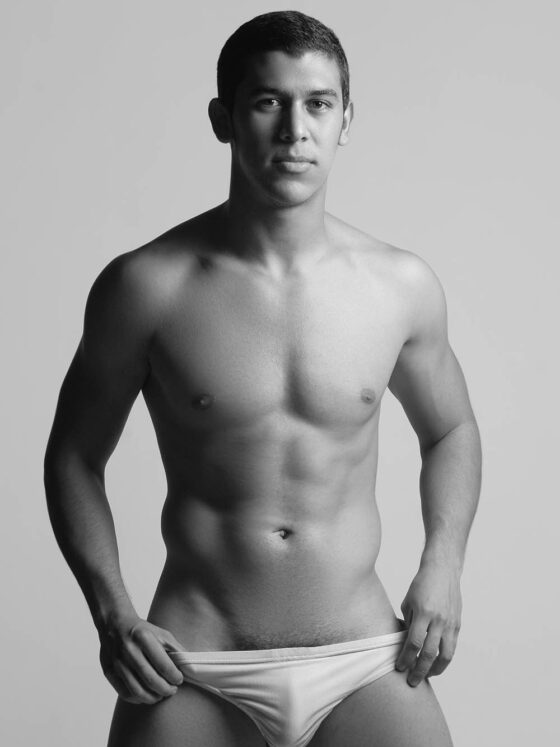 SIN MUCHA ROPA EL EL ESTUDIO
